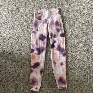 Women’s Old Navy active balance leggings.